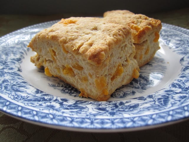These Whole Wheat Cheese Biscuits are so easy to make, and are the perfect side with your favourite soup.