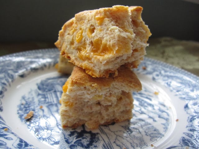 These Whole Wheat Cheese Biscuits are so easy to make, and are the perfect side with your favourite soup.