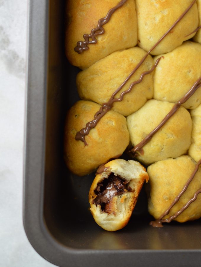 These Nutella filled bread bites are ready in under 35 minutes and are only made with 2 ingredients! So easy to make, they are the perfect weekday breakfast.