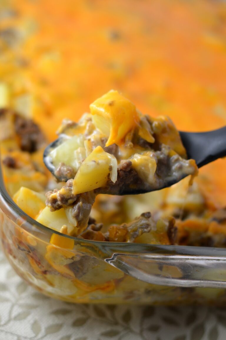 Easy Ground Beef and Potato Casserole recipe. Like a hamburger all in one dish. The ultimate quick weeknight comfort food.