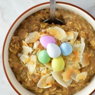 This Mini Egg Coffee Oatmeal is the perfect breakfast for Easter morning. Ready in under 10 minutes, this makes a quick and easy filling morning treat.