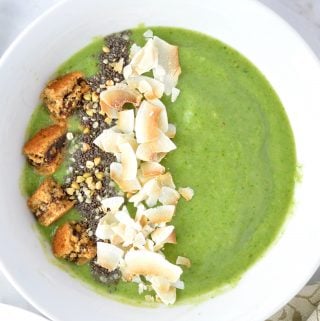 Fruit and Vegetable Smoothie Bowl recipe for a healthy breakfast. This green smoothie is made with frozen avocado, spinach, apple, pineapple and banana.