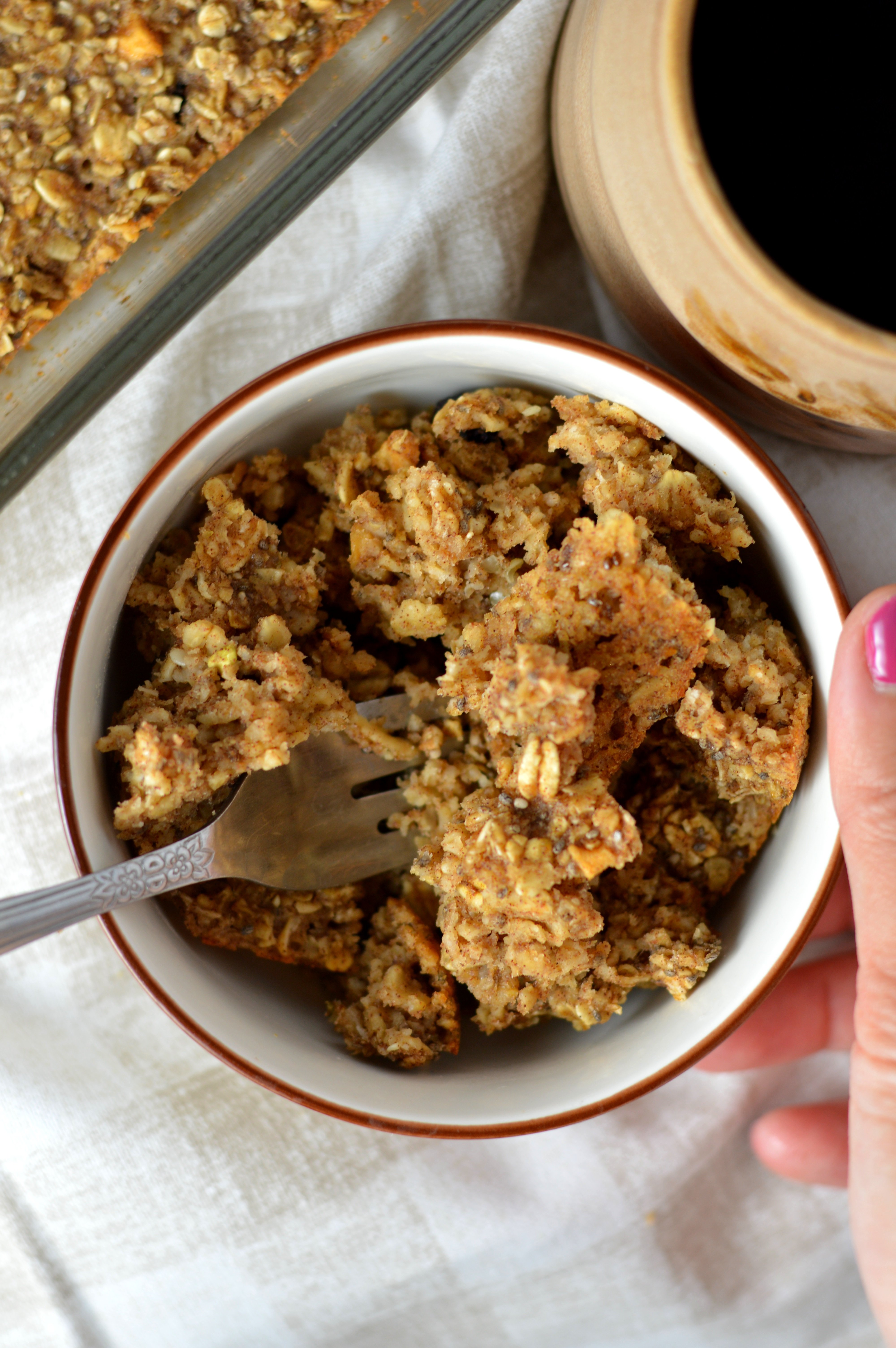 Healthy Applesauce Baked Oatmeal recipe. Made with oats, applesauce and chia seed, this makes a quick and easy breakfast idea.