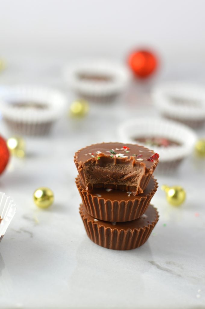 Easy Peppermint Nutella Cups recipe. Made with crushed candy canes and 3 other ingredients, these are the perfect last minute dessert idea.
