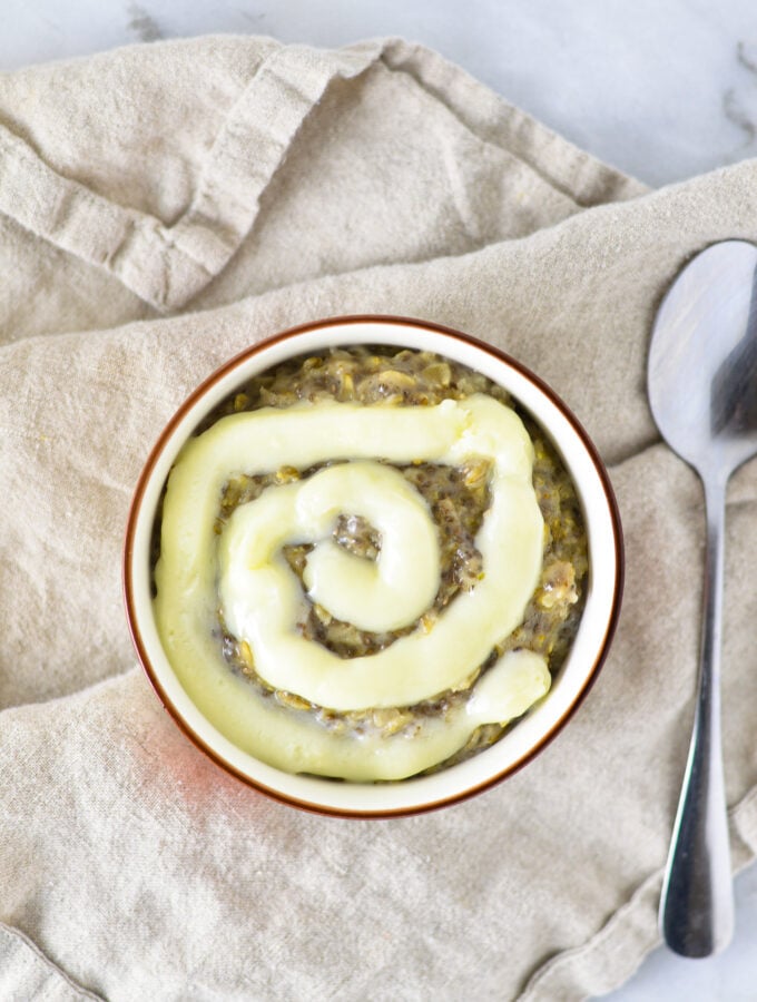 Cinnamon Roll Oatmeal