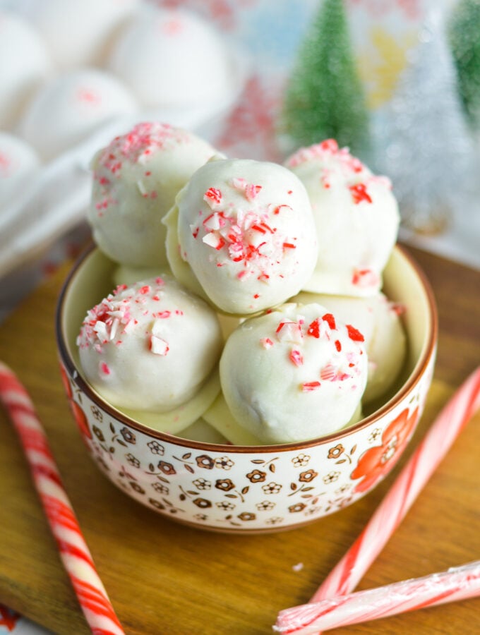 Easy Peppermint Cake Balls